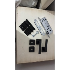 Siyah Kapı Seti | 3 Adet Cerman Siyah Menteşe + Kare Lama Kapı Kolu + 40 mm Özcanlar Sessiz Kilit (Oda & WC)